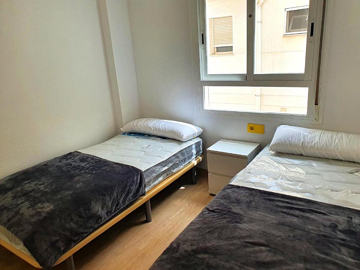 Newly Renovated Two Bedrooms Apartment In Villa Marina เบนิดอร์ม ภายนอก รูปภาพ